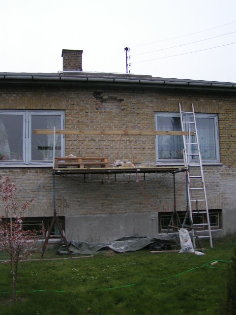Some bricks are removed! - A real scaffold is set up